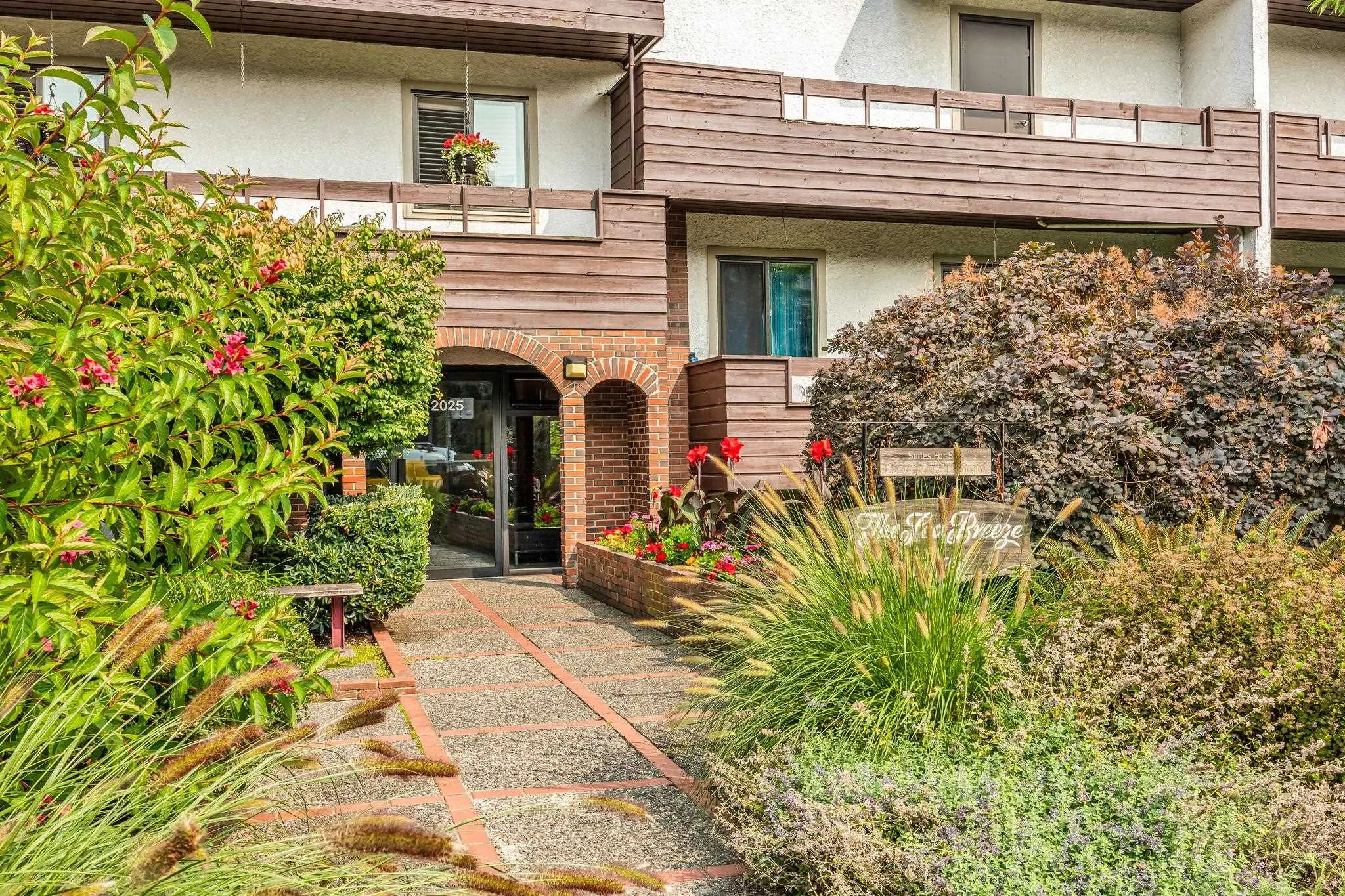 207 2025 W 2nd Avenue