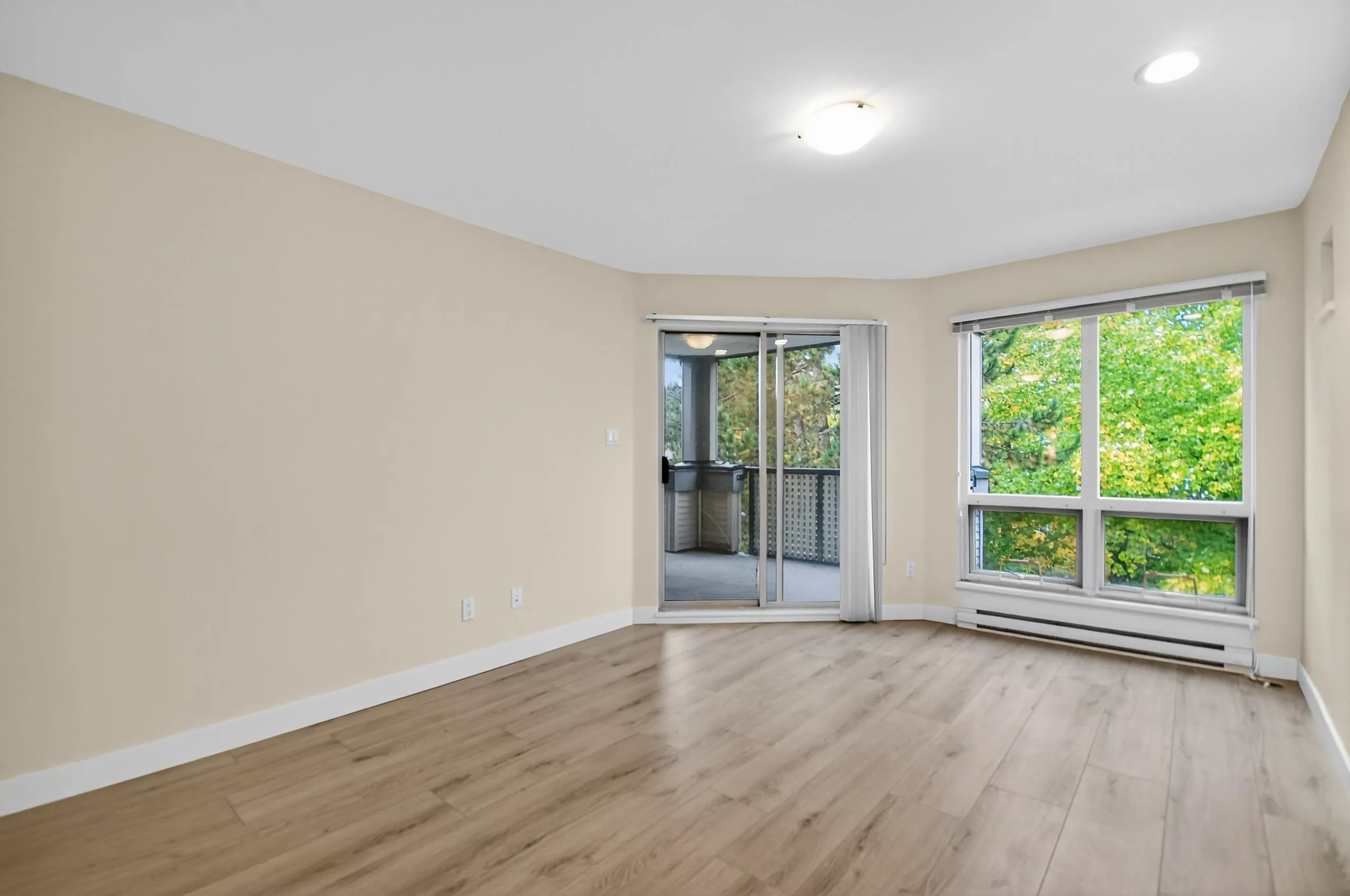 303 7457 Moffatt Road