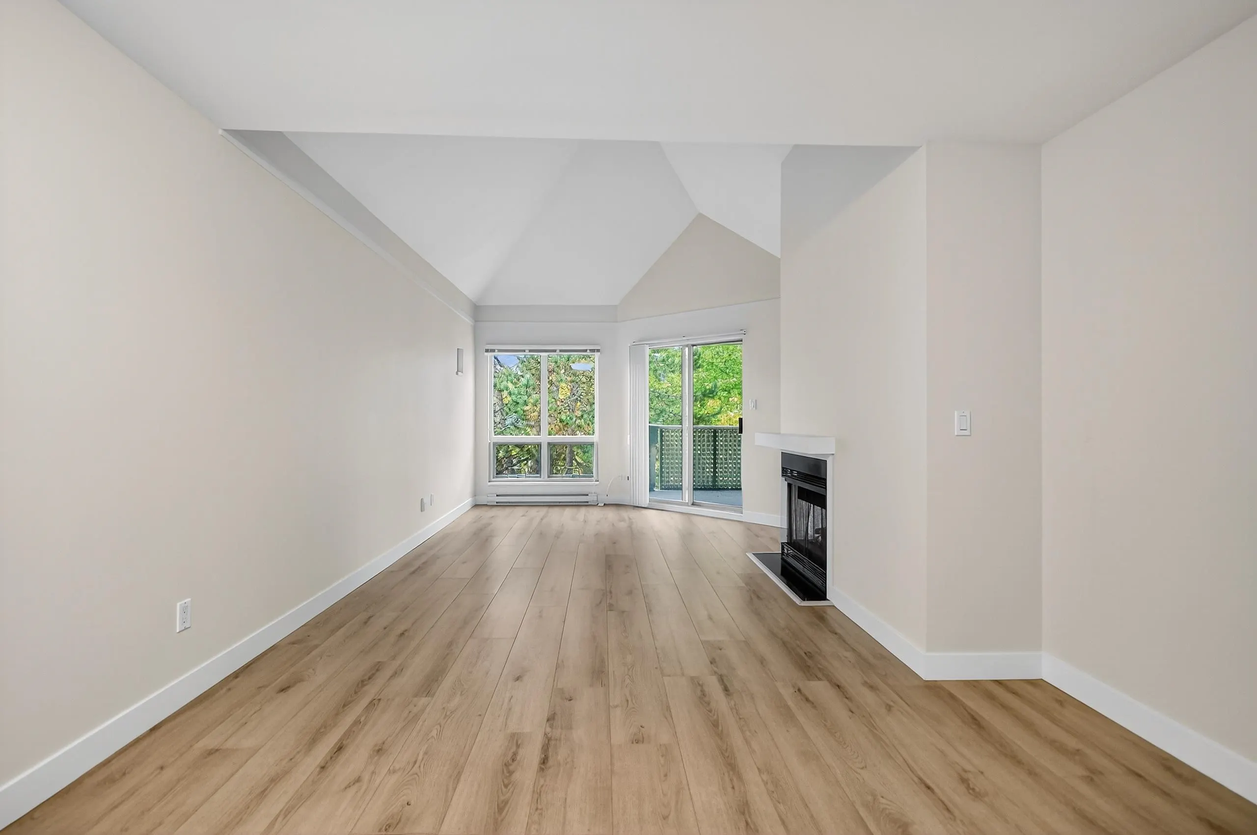 303 7457 Moffatt Road