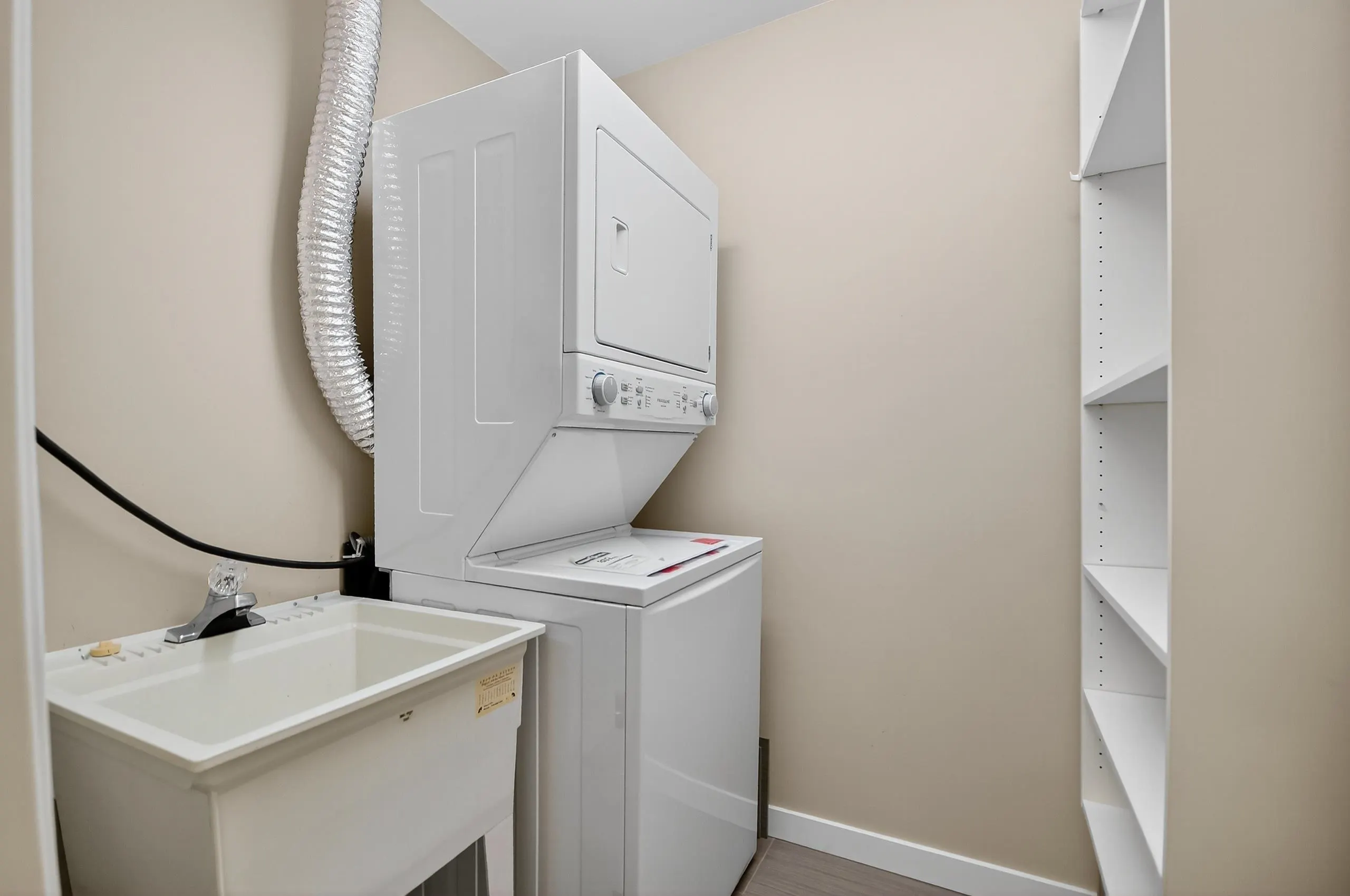 303 7457 Moffatt Road