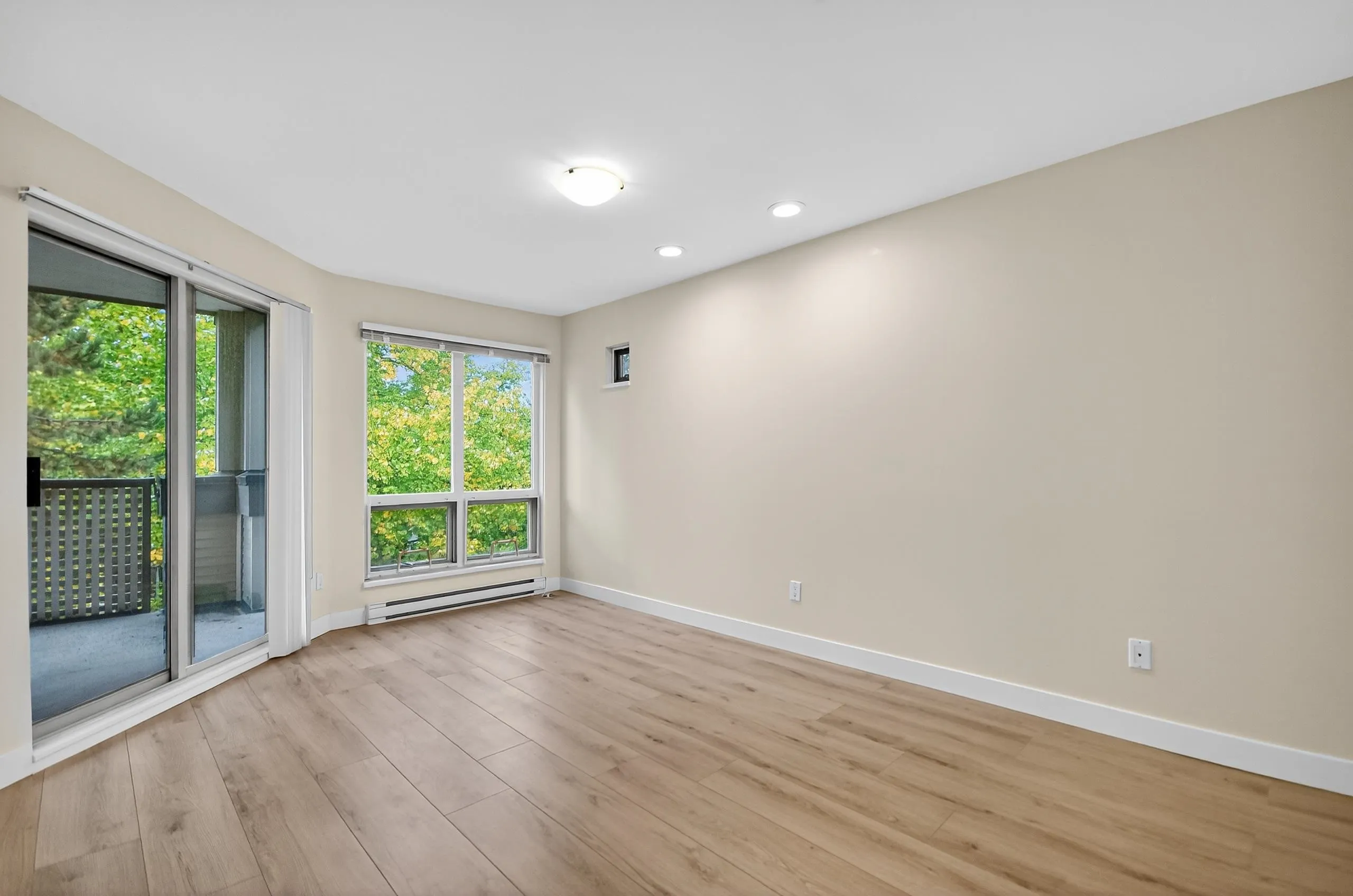 303 7457 Moffatt Road