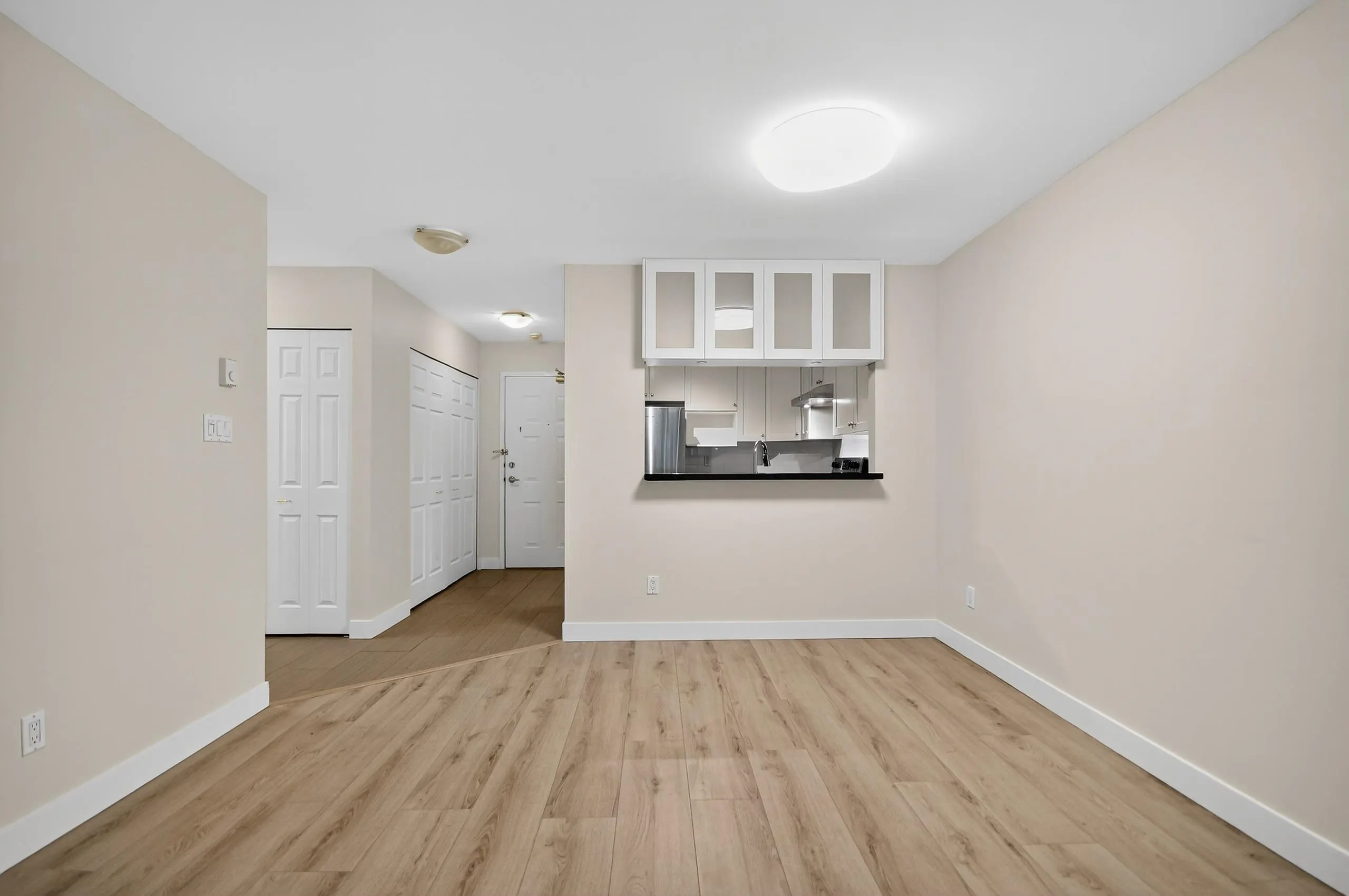 303 7457 Moffatt Road