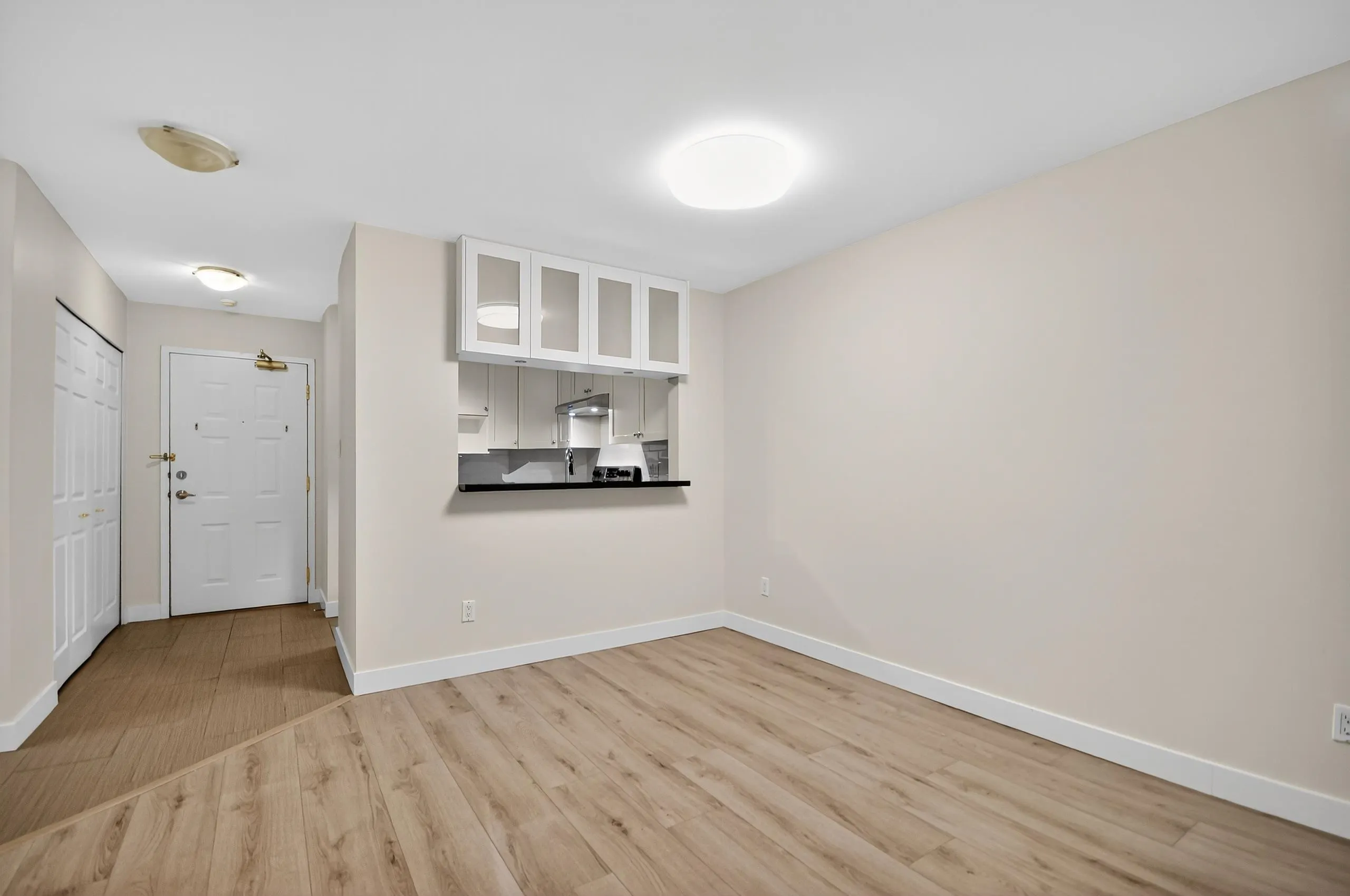 303 7457 Moffatt Road