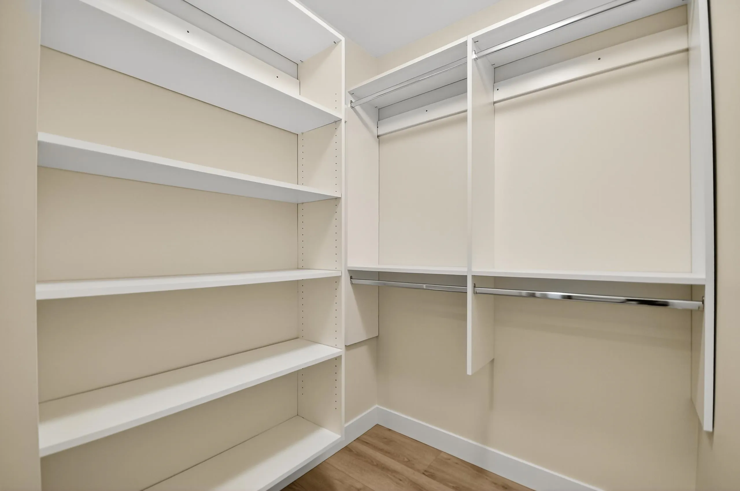 303 7457 Moffatt Road