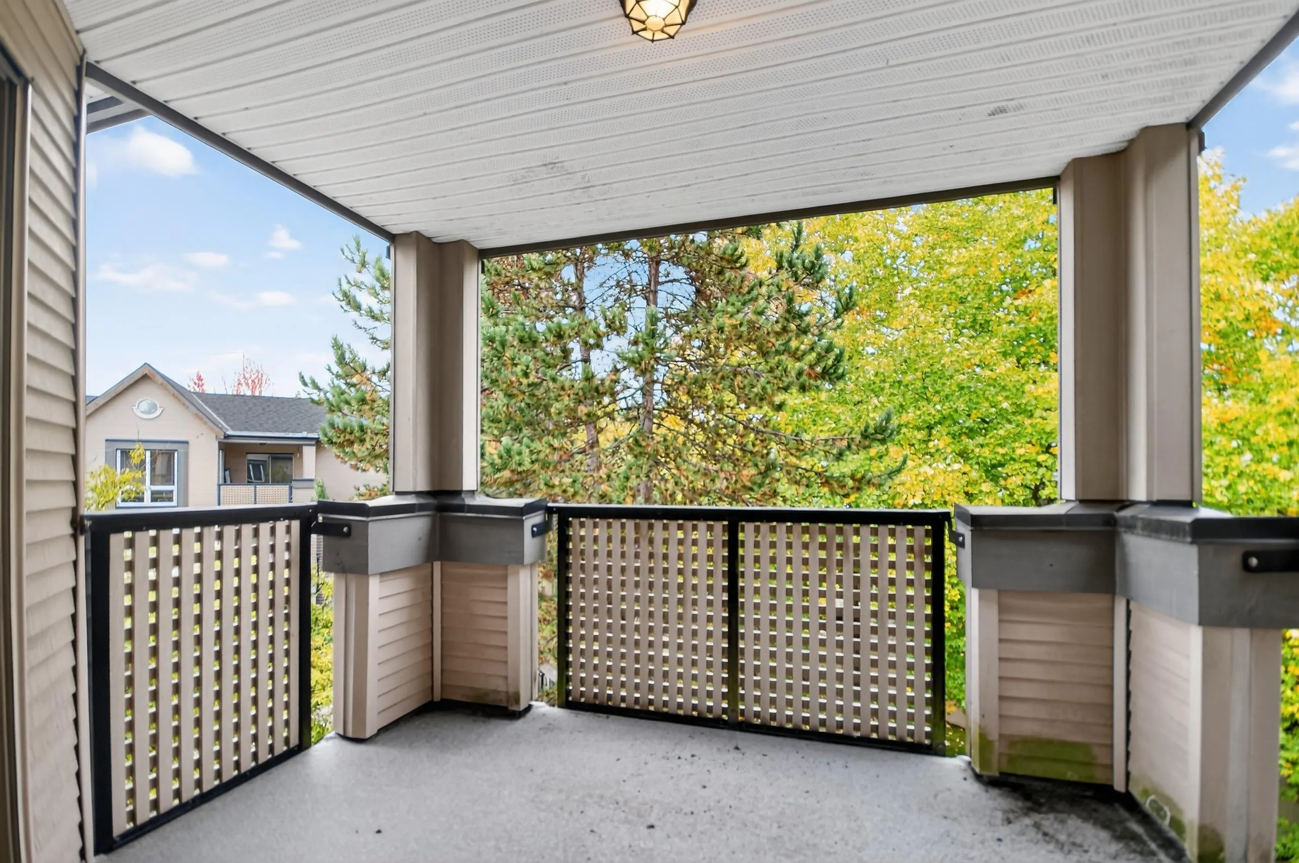 303 7457 Moffatt Road