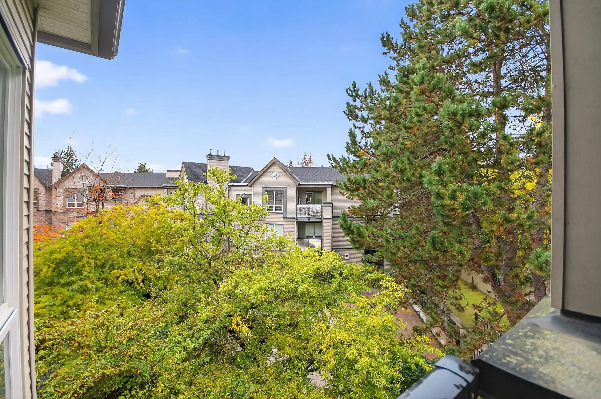 303 7457 Moffatt Road