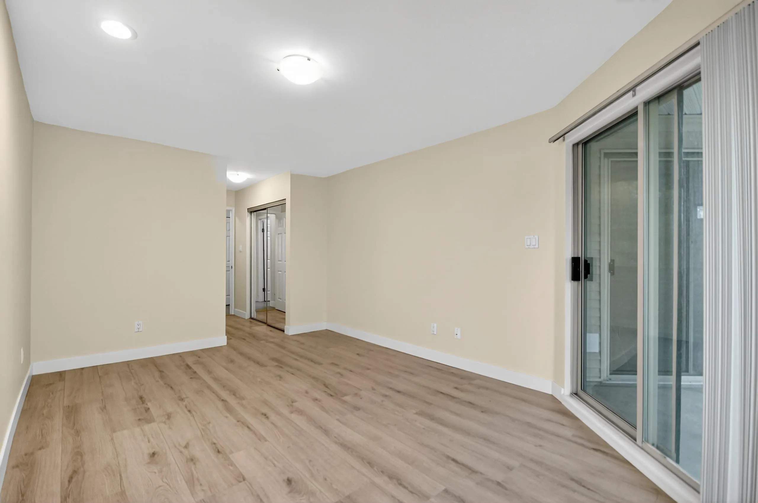 303 7457 Moffatt Road