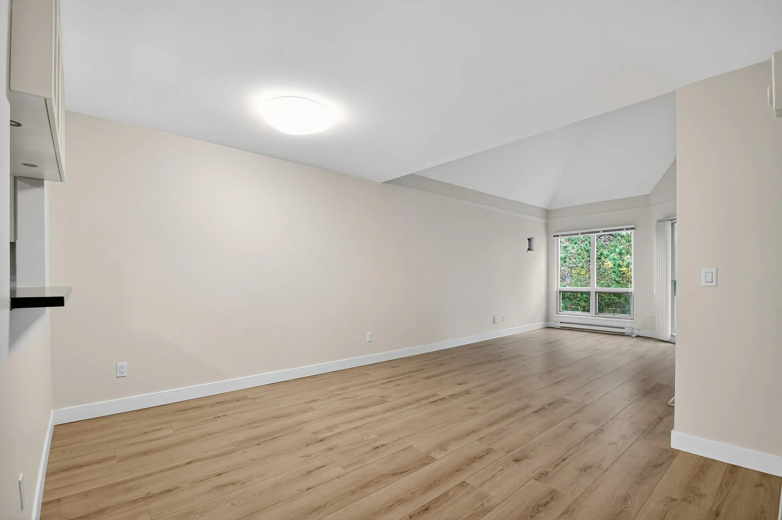 303 7457 Moffatt Road