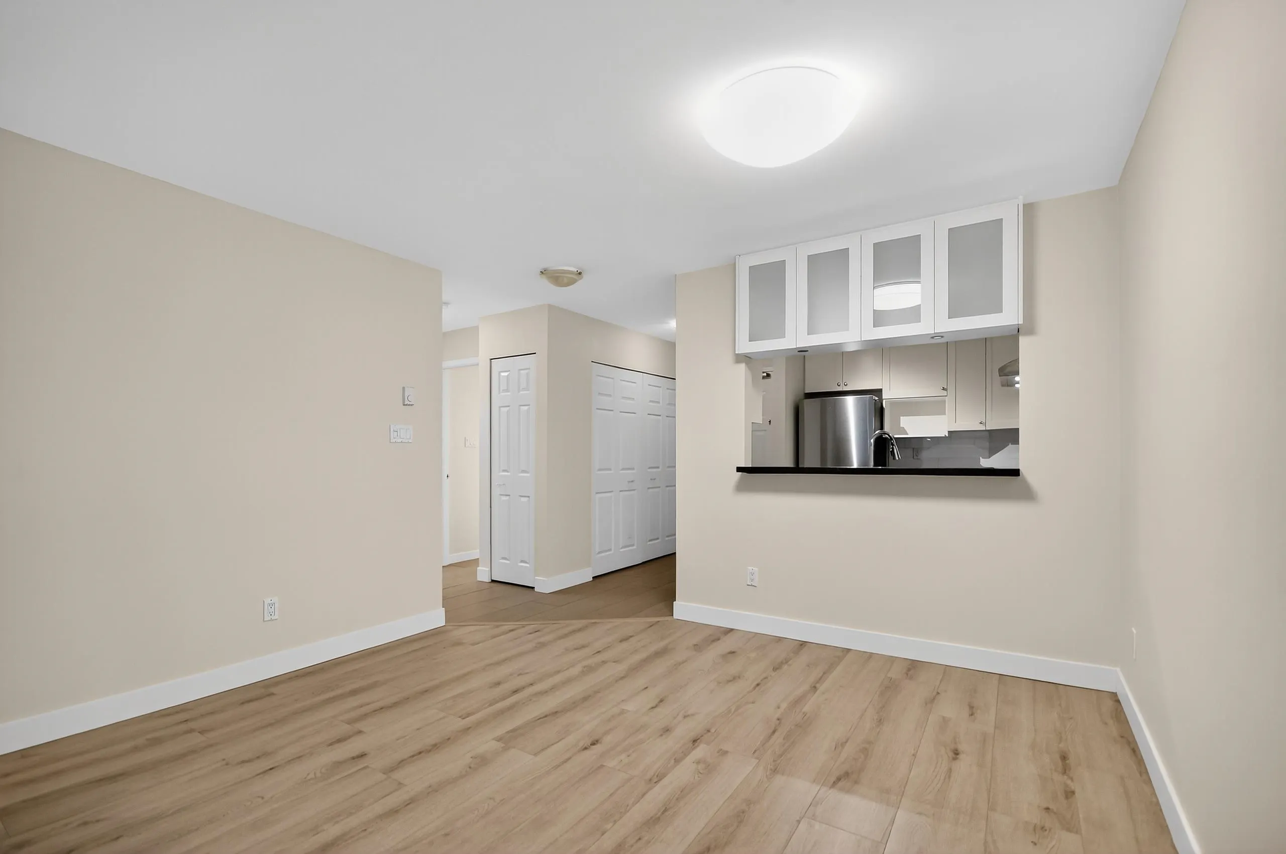 303 7457 Moffatt Road