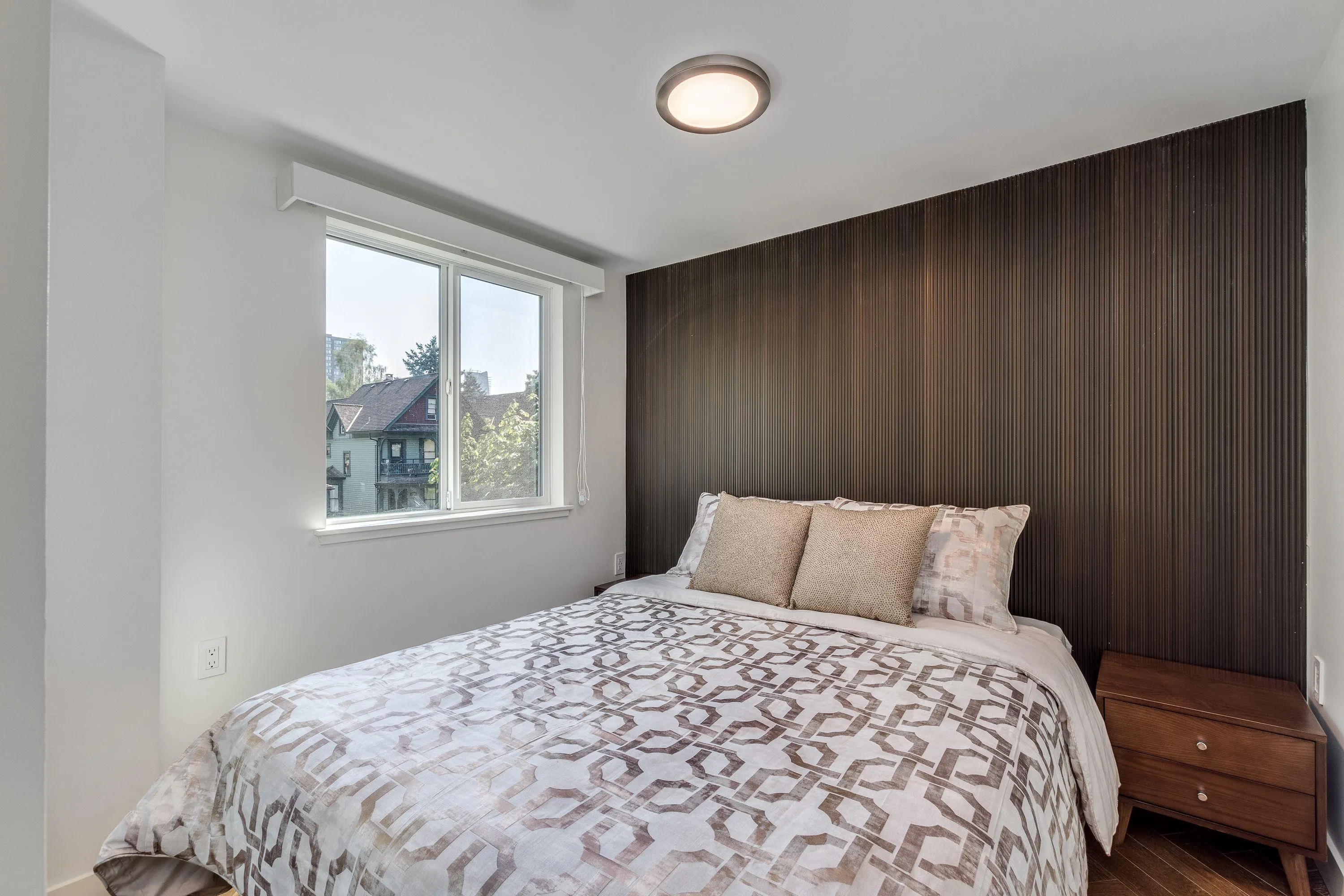 201 1168 Pendrell Street