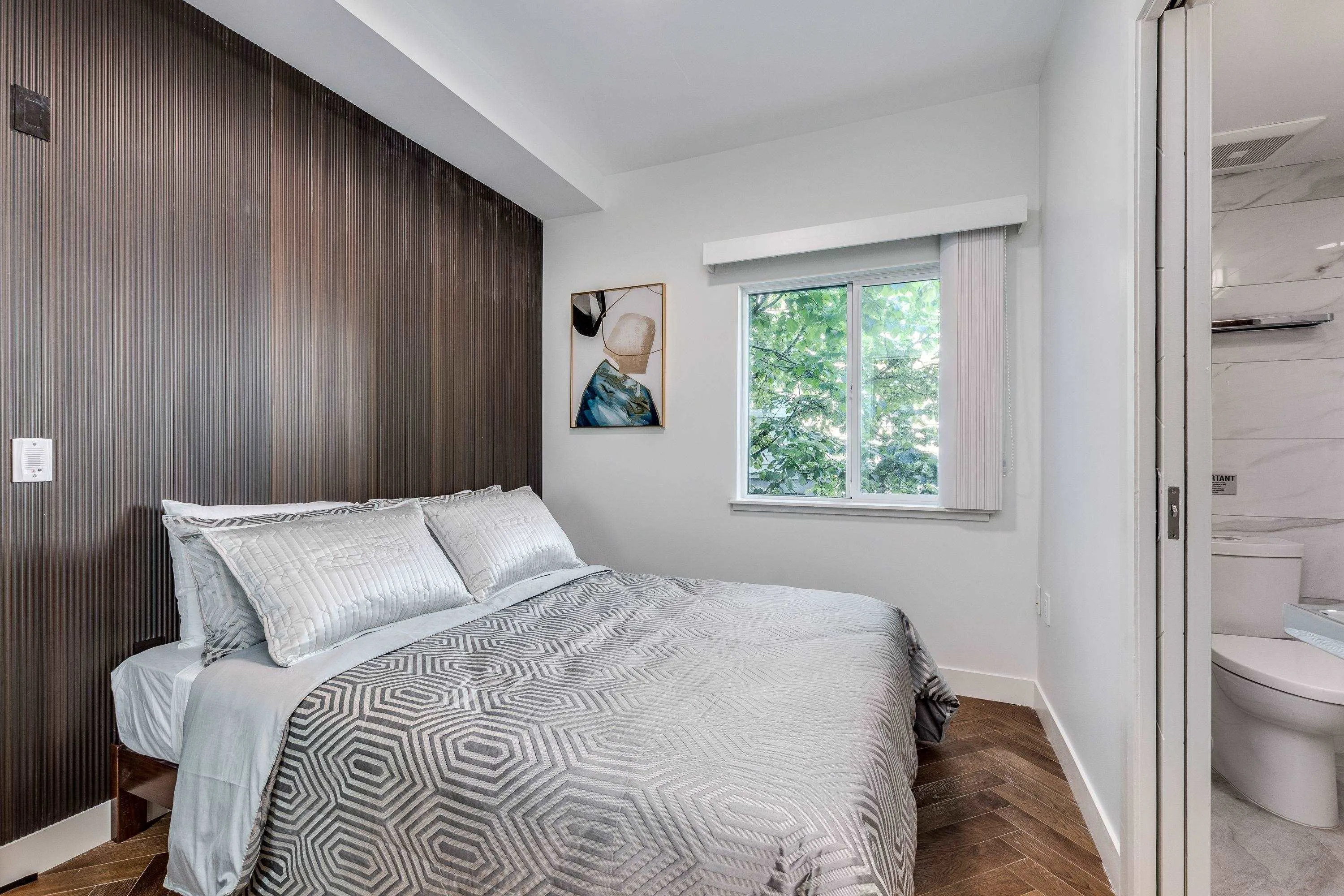 201 1168 Pendrell Street