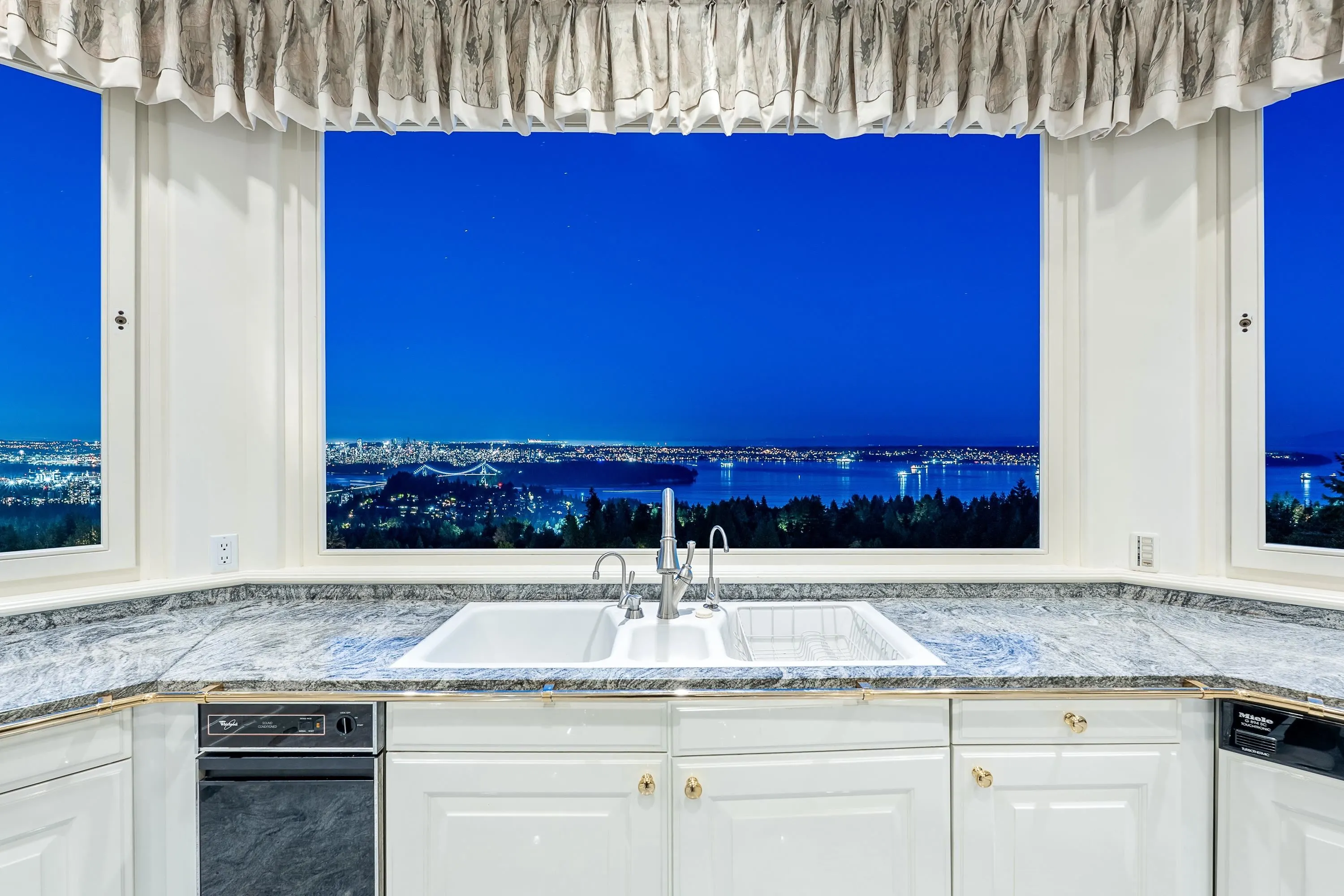 965 King Georges Way