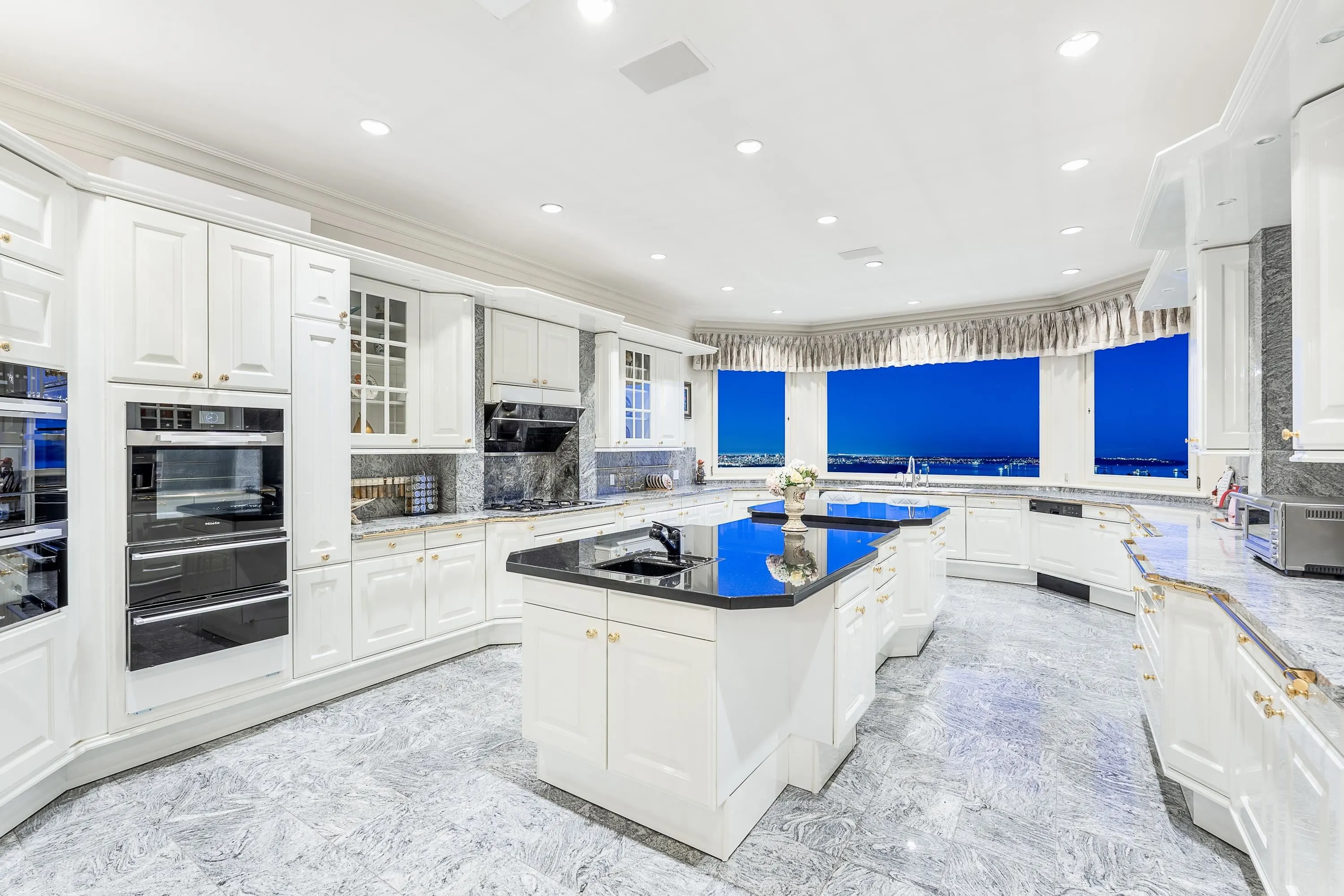 965 King Georges Way