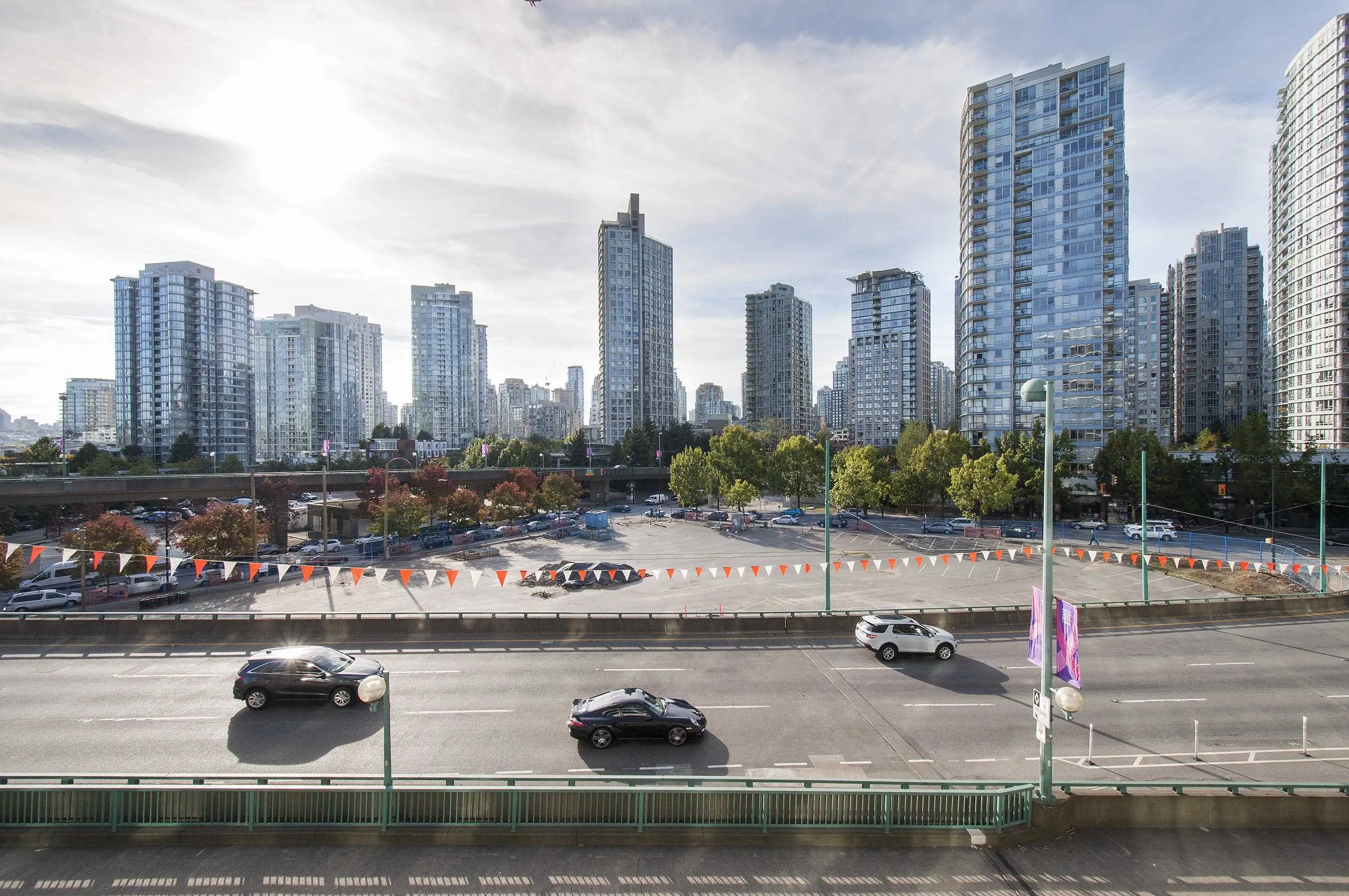 927 68 Smithe Street