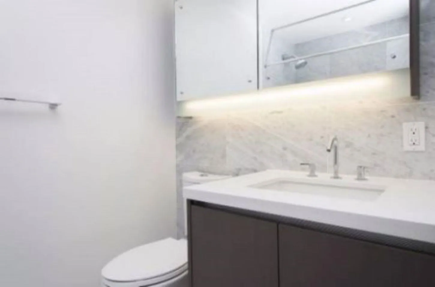 927 68 Smithe Street