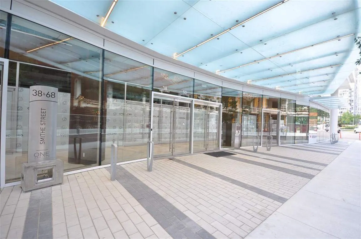 927 68 Smithe Street