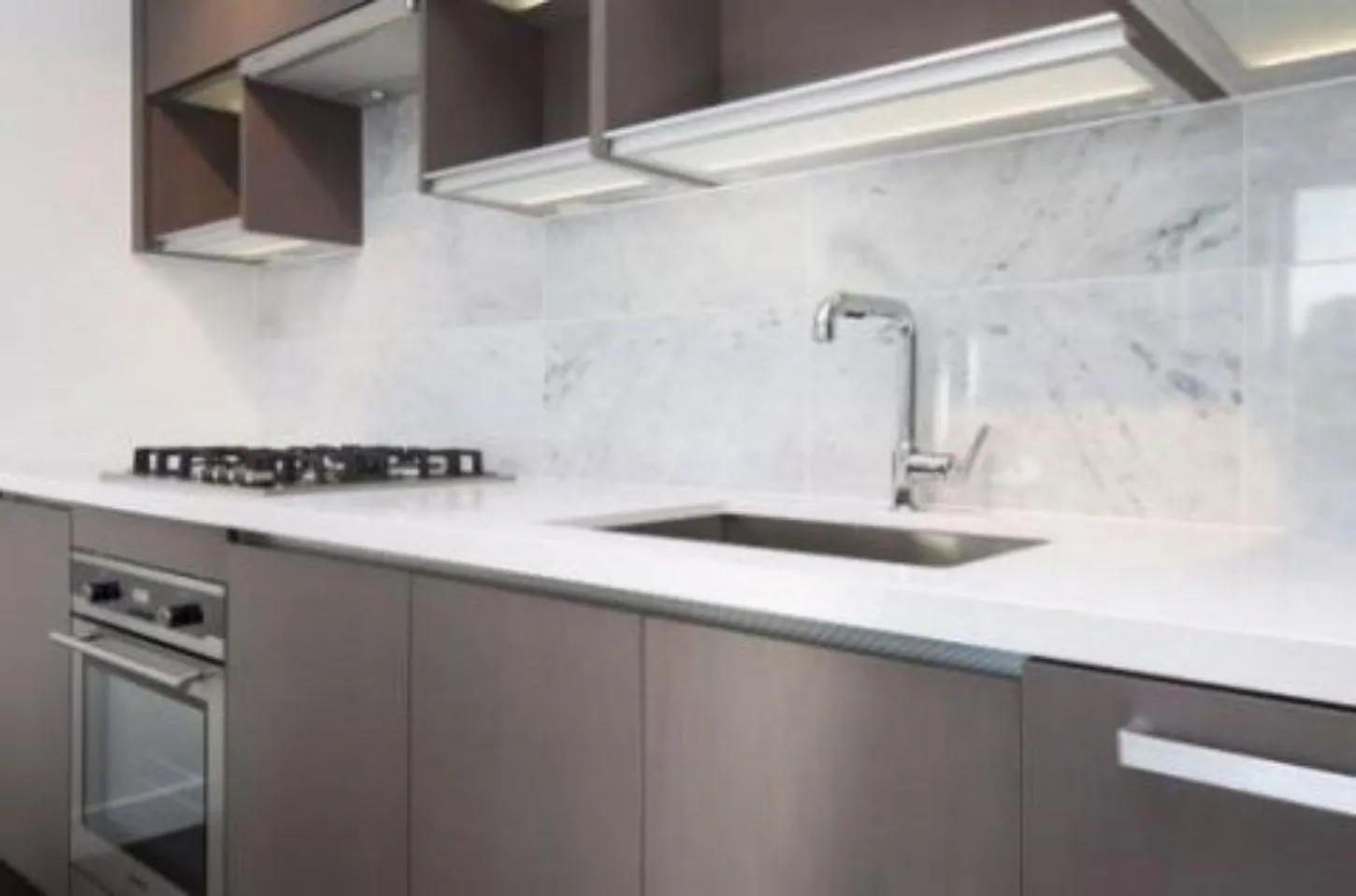 927 68 Smithe Street