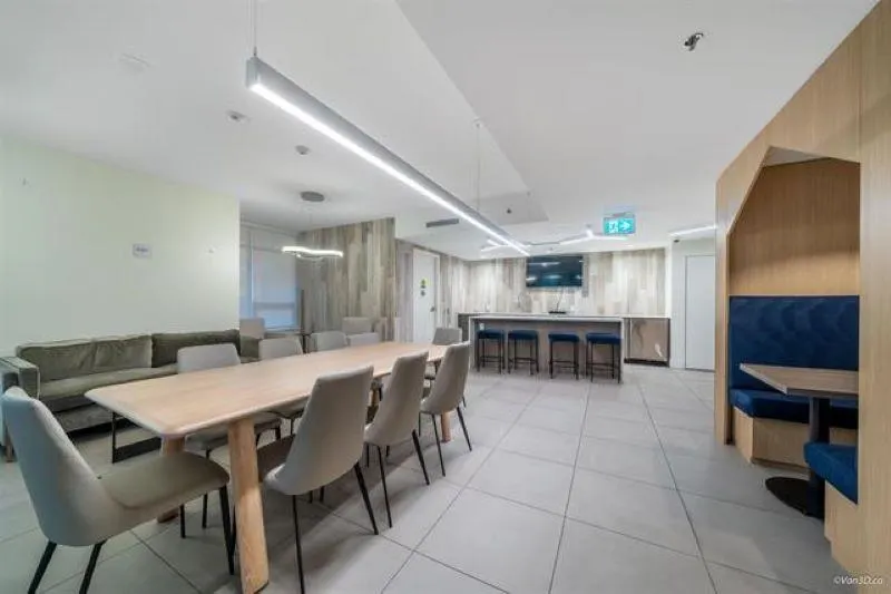 402 13318 104 Avenue