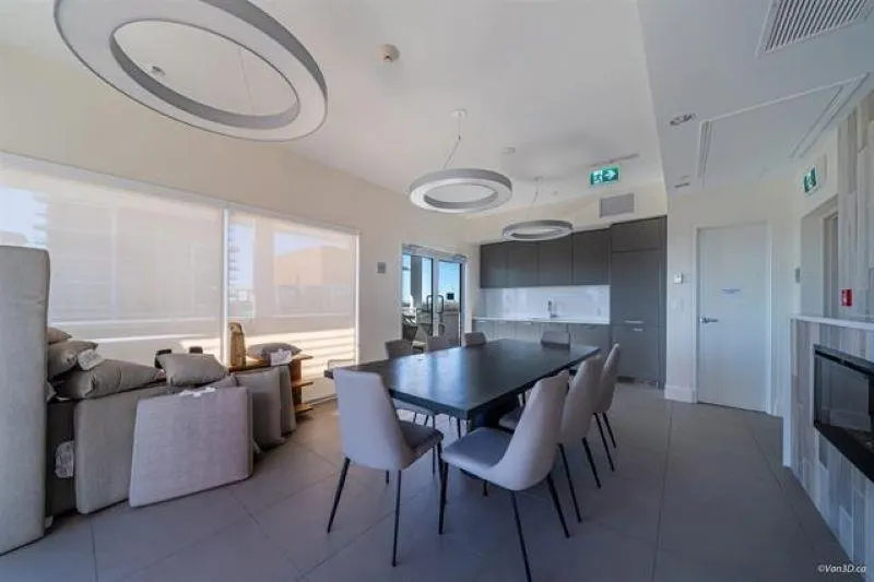 402 13318 104 Avenue