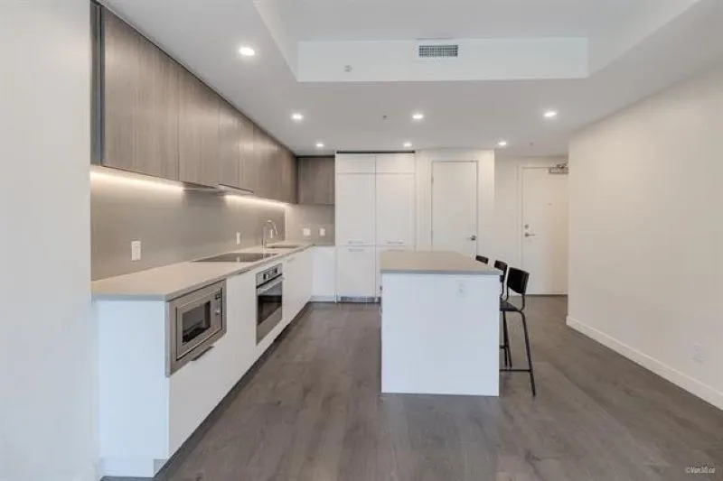 402 13318 104 Avenue