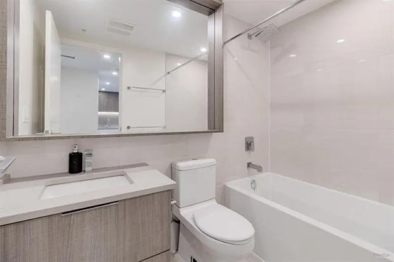 402 13318 104 Avenue