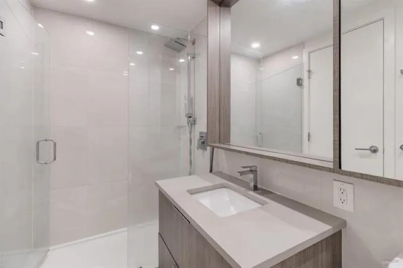 402 13318 104 Avenue