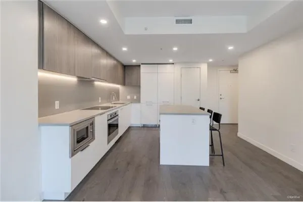 402 13318 104 Avenue