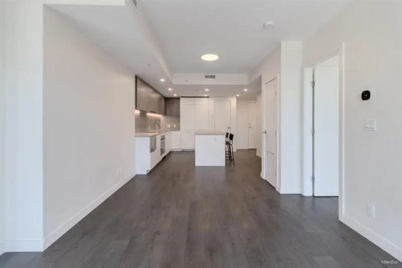 402 13318 104 Avenue