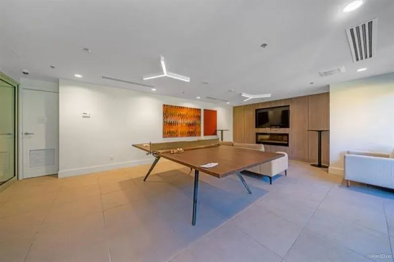 402 13318 104 Avenue