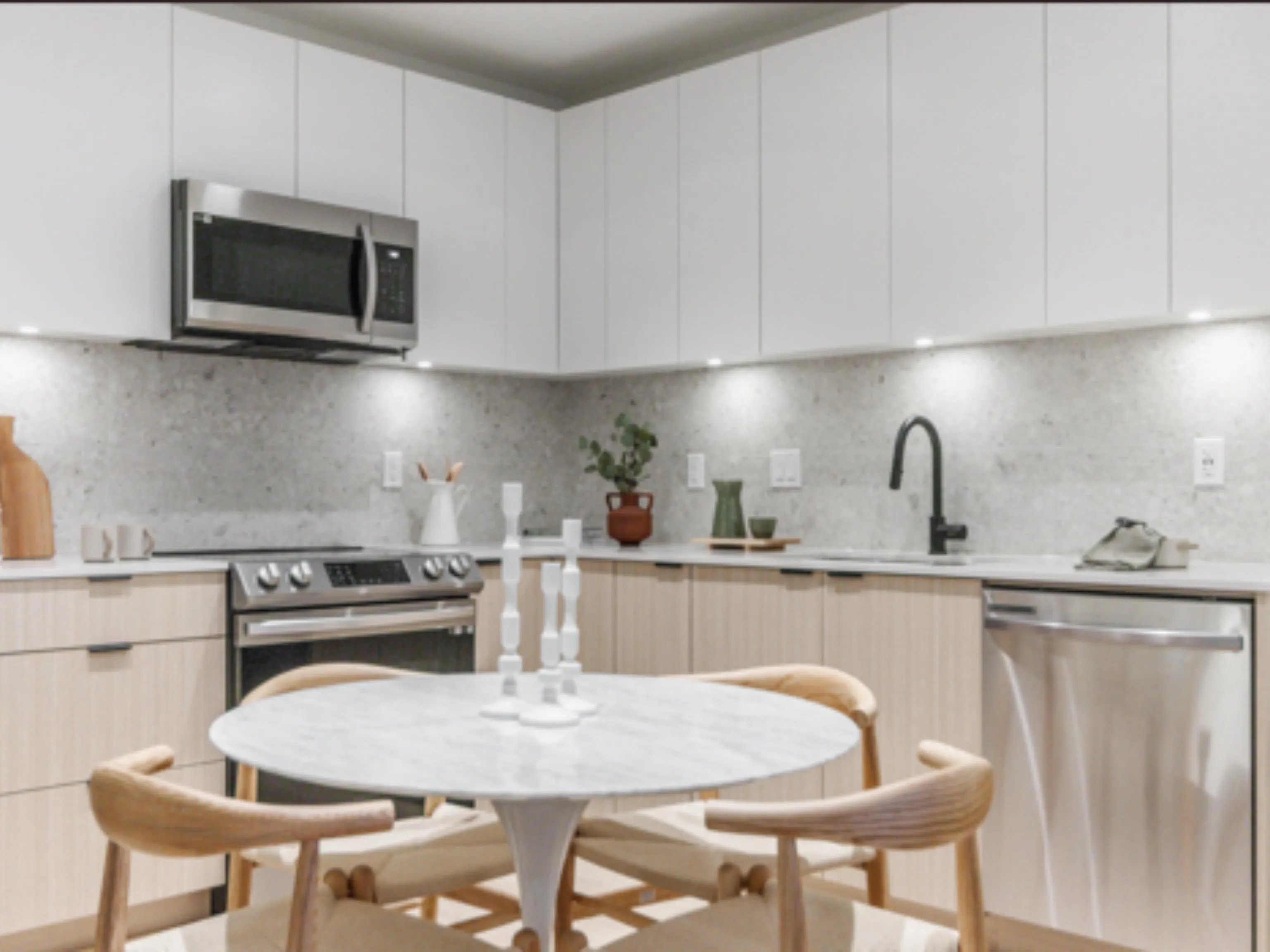 527 20769 Fraser Highway