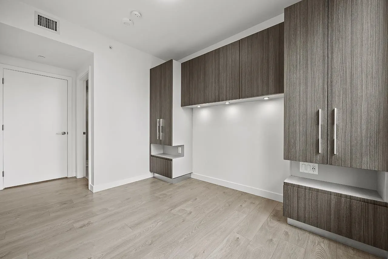 1902 6463 Silver Avenue