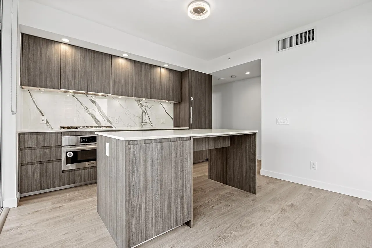 1902 6463 Silver Avenue