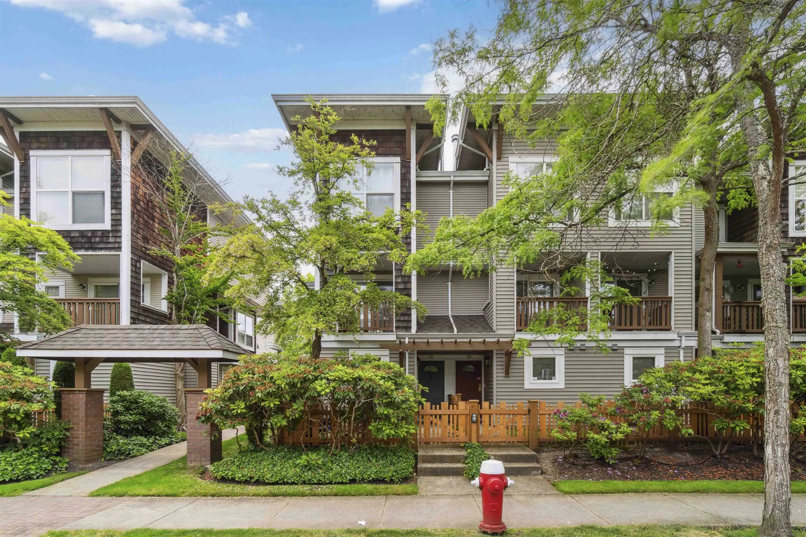 38 7111 Lynnwood Drive