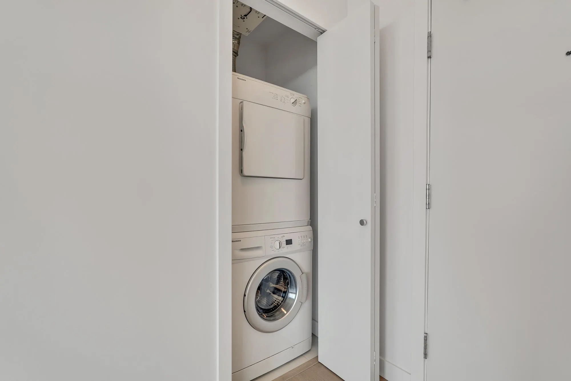 903 2788 Prince Edward Street