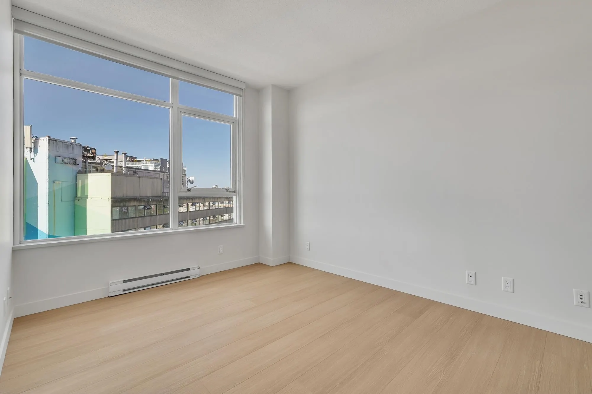 903 2788 Prince Edward Street