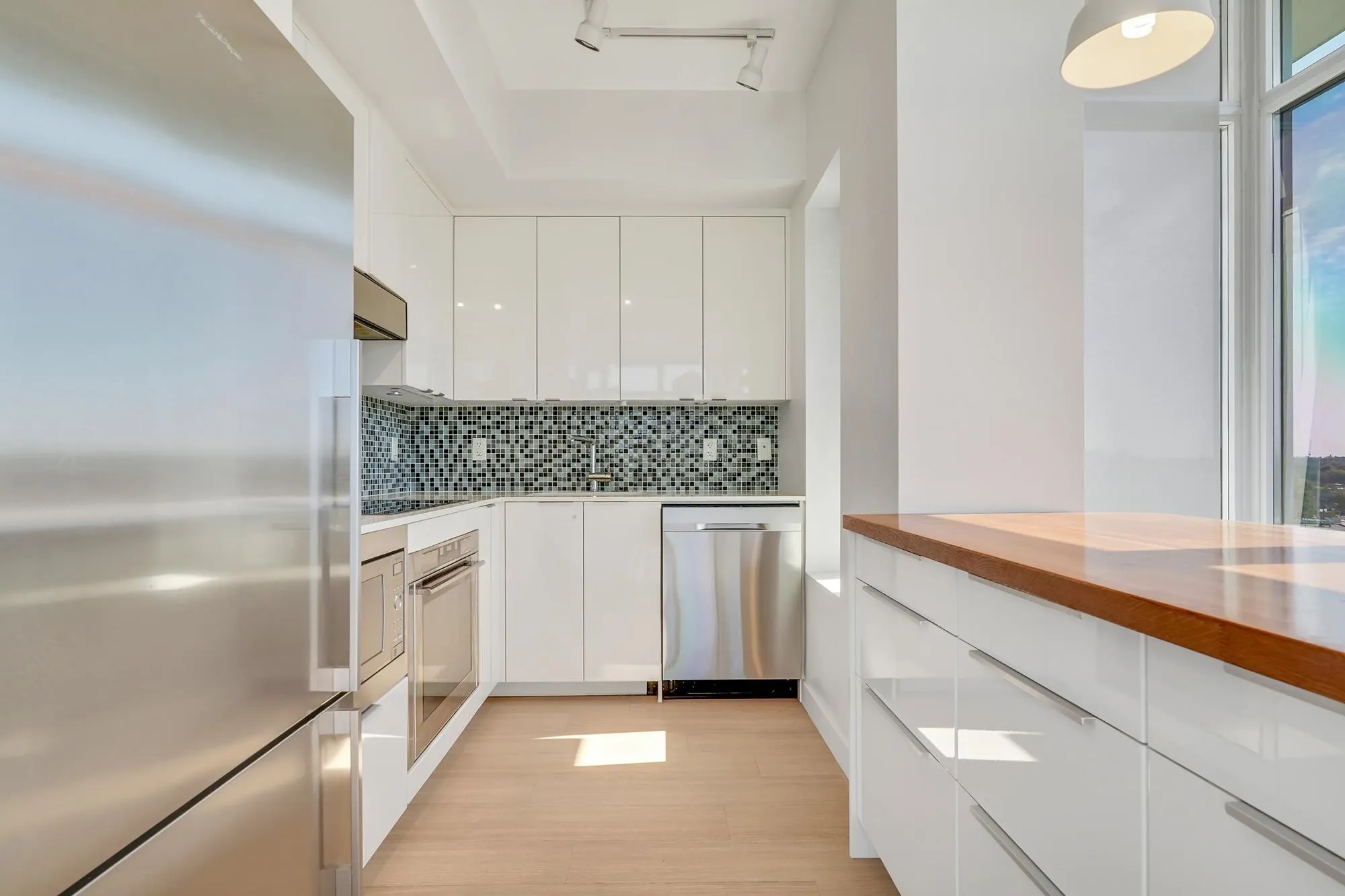 903 2788 Prince Edward Street