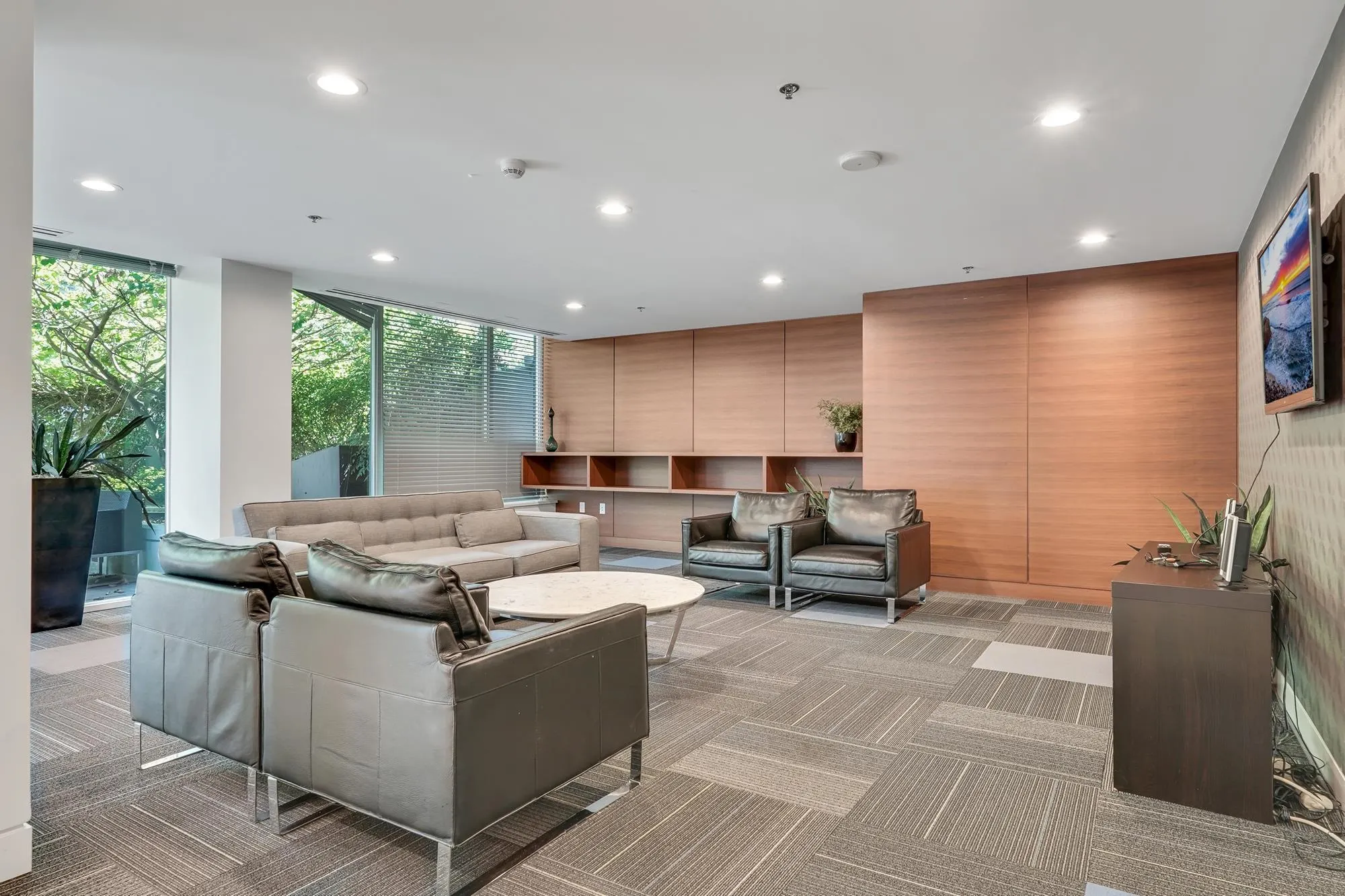 903 2788 Prince Edward Street