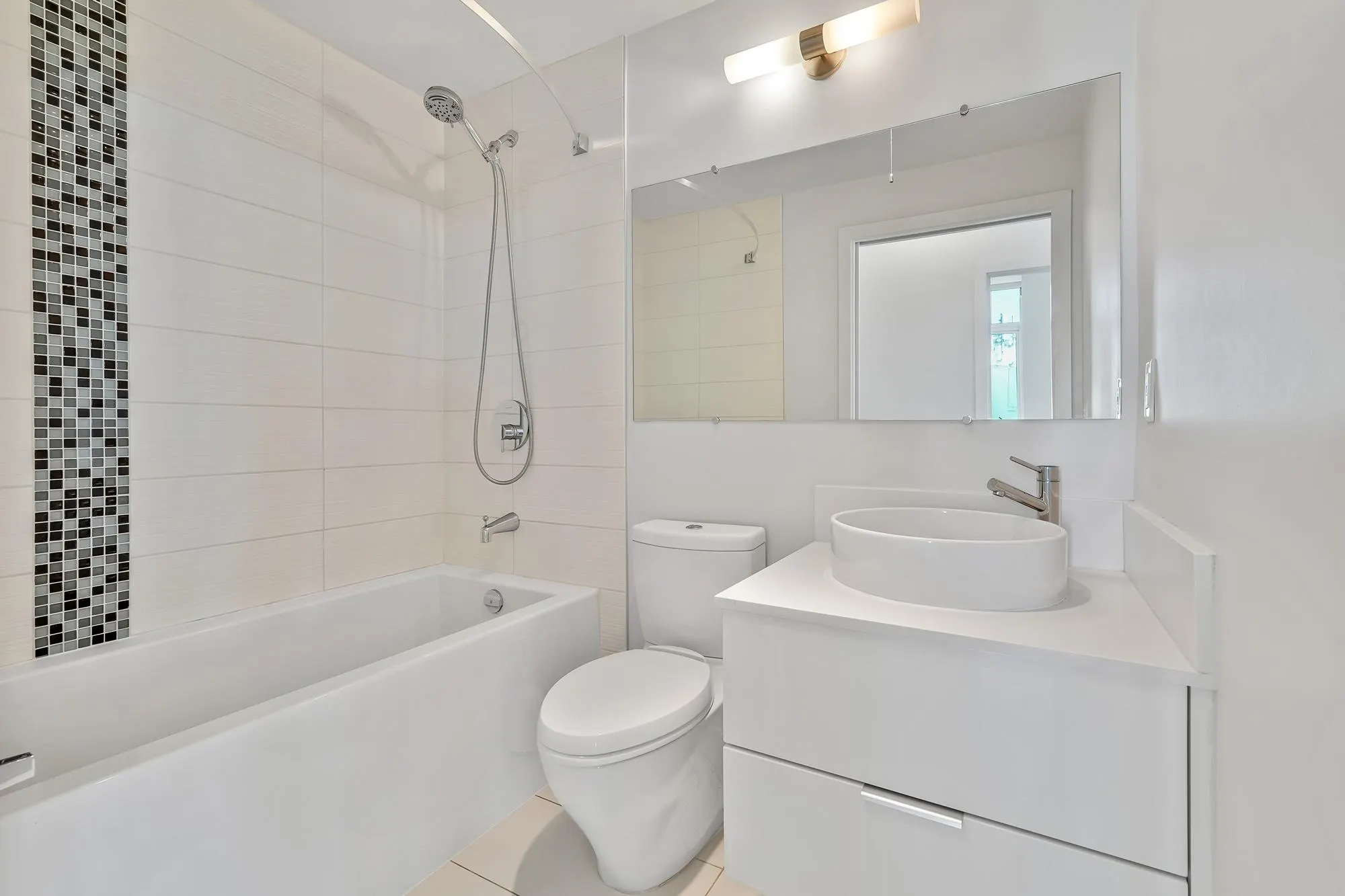 903 2788 Prince Edward Street