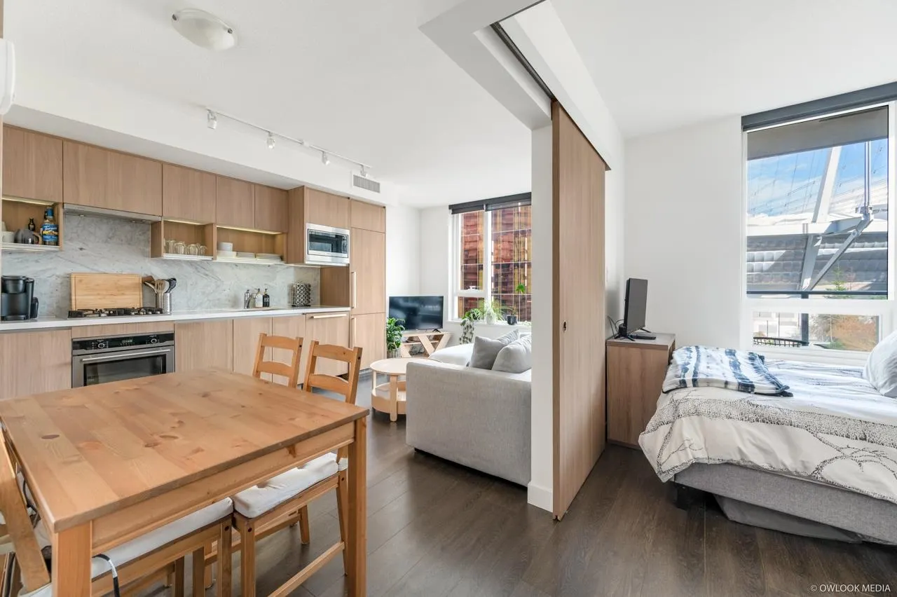 1523 68 Smithe Street