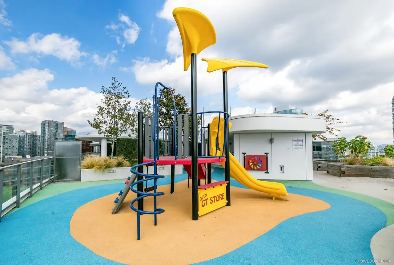 1523 68 Smithe Street