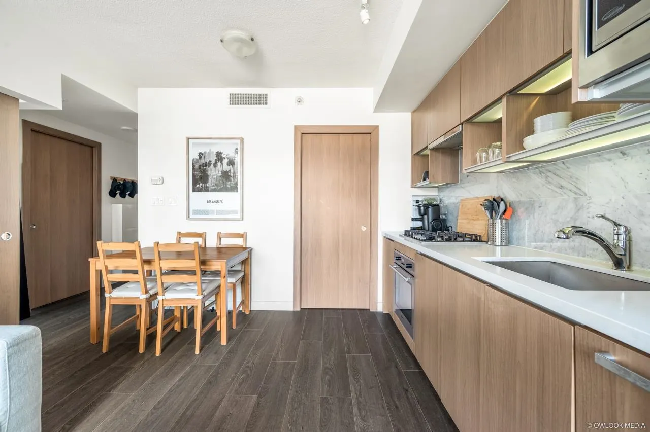 1523 68 Smithe Street