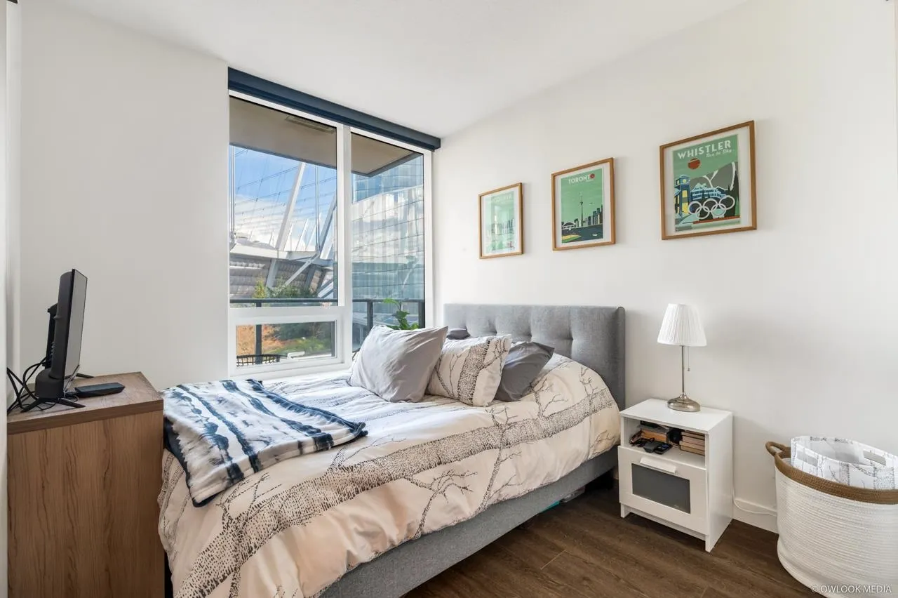 1523 68 Smithe Street