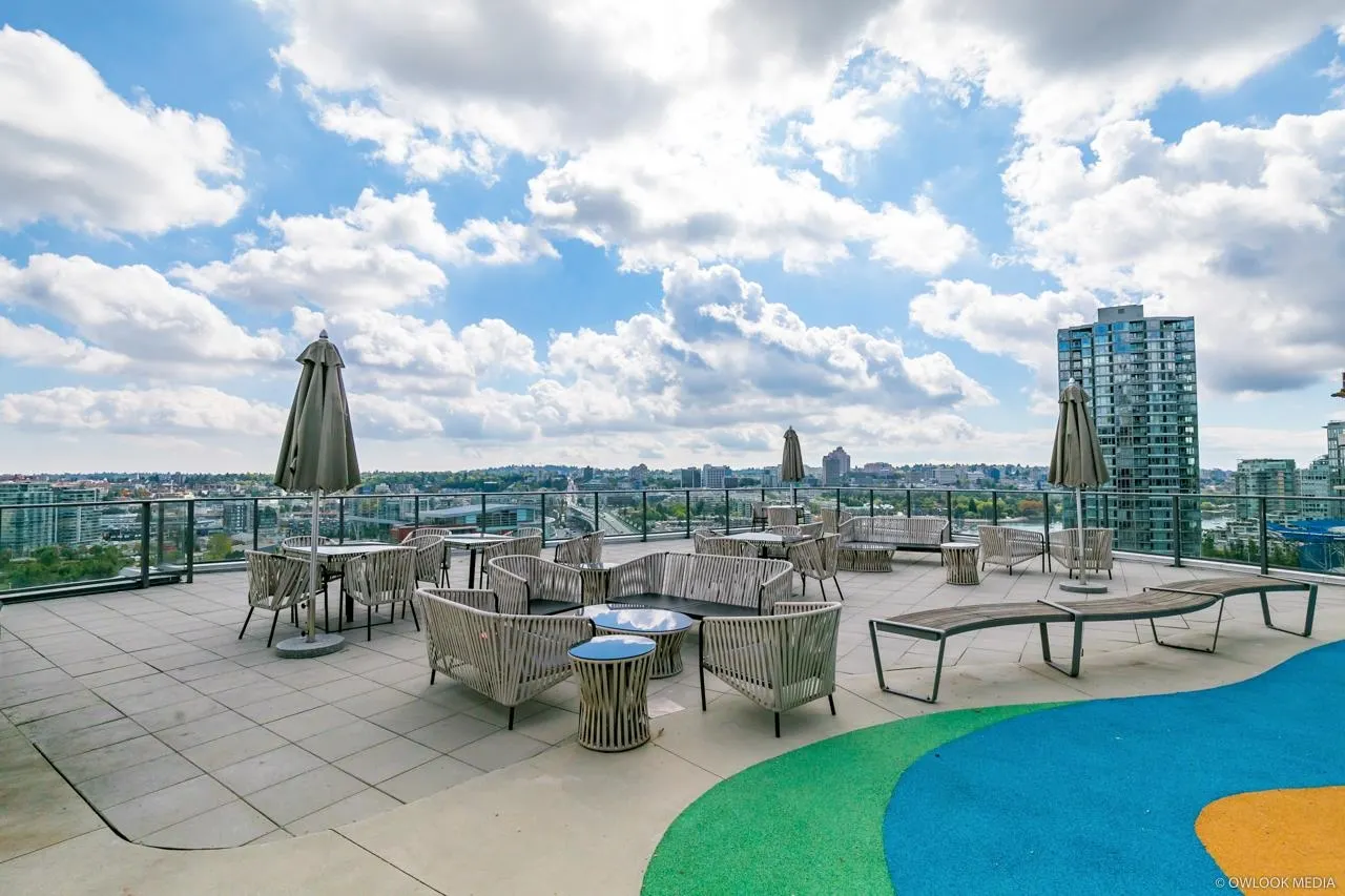 1523 68 Smithe Street