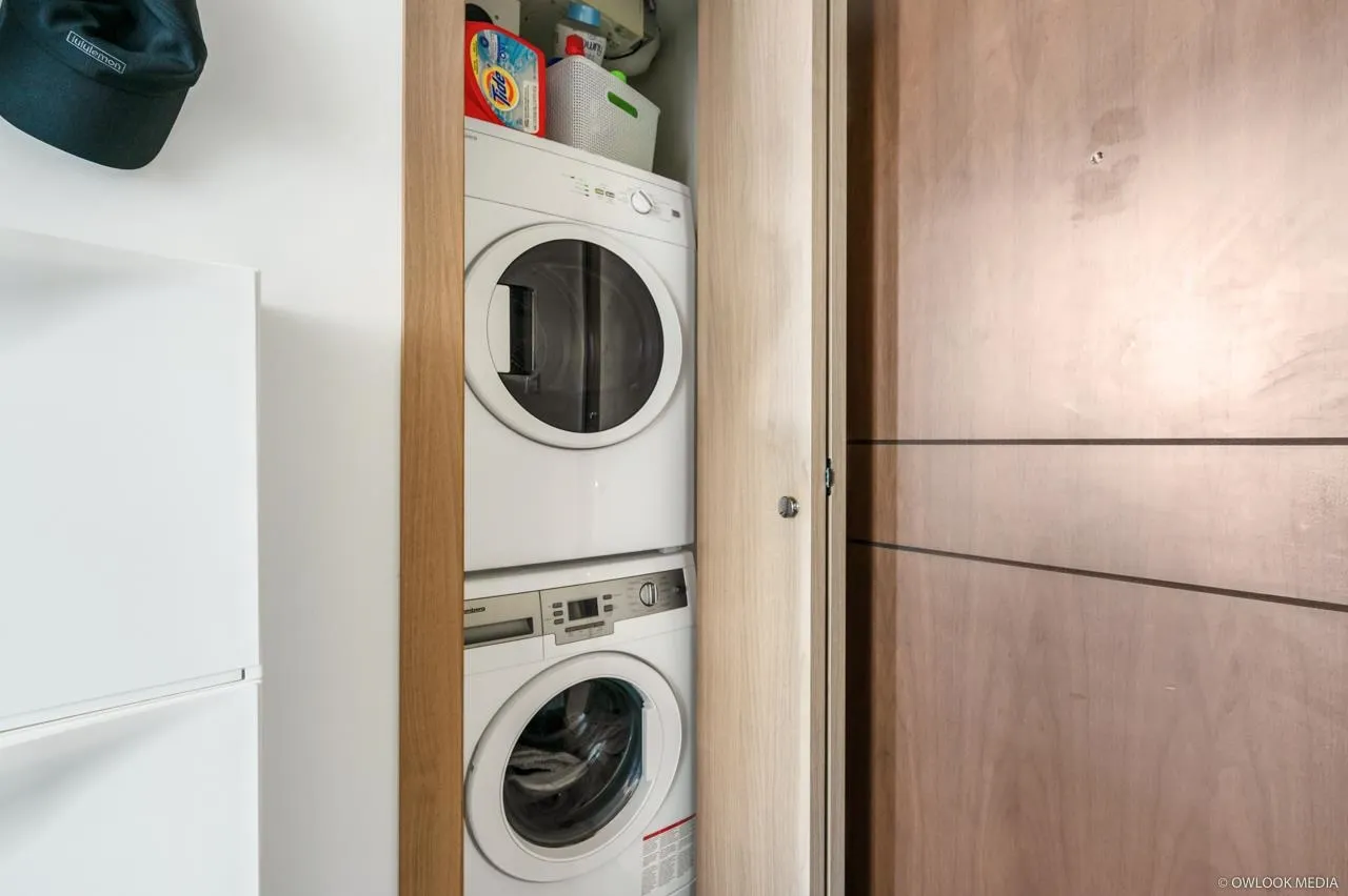 1523 68 Smithe Street