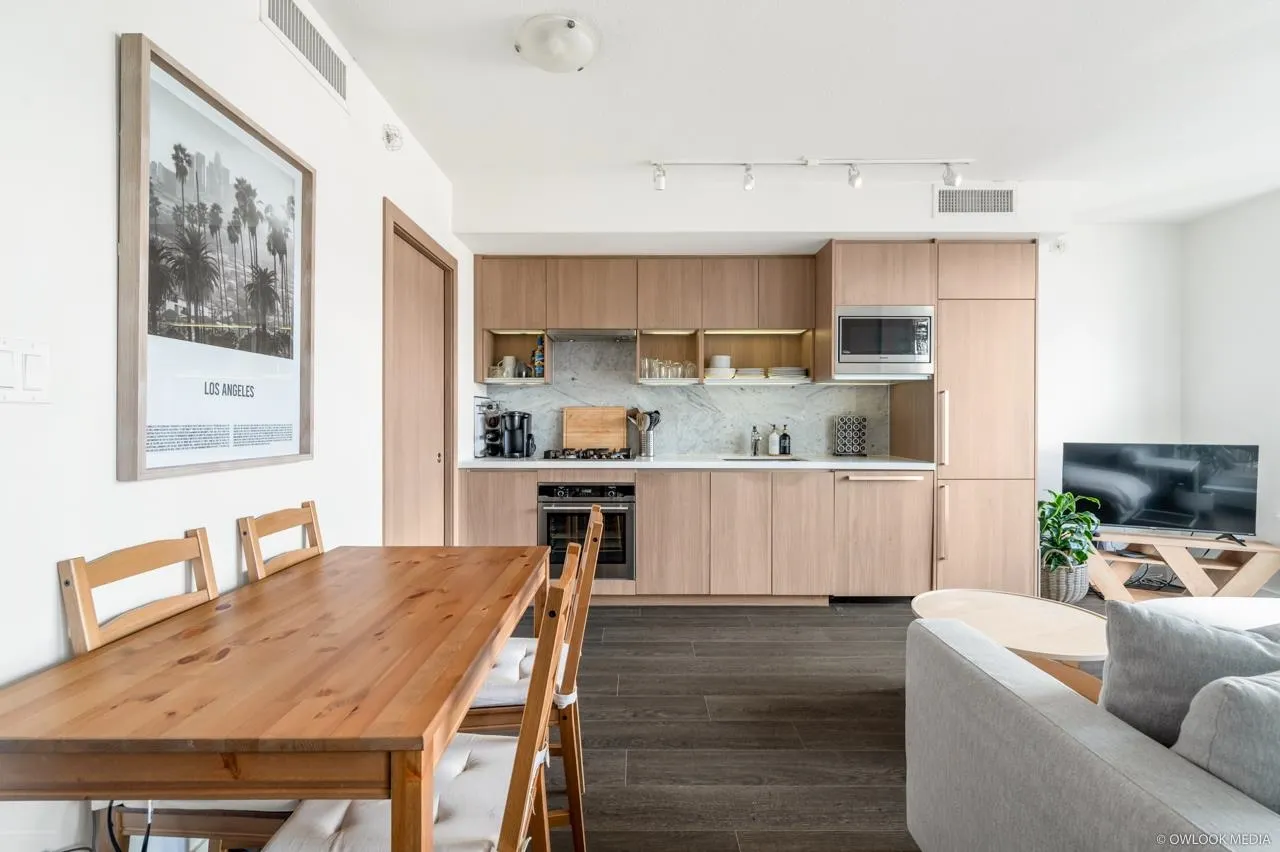 1523 68 Smithe Street