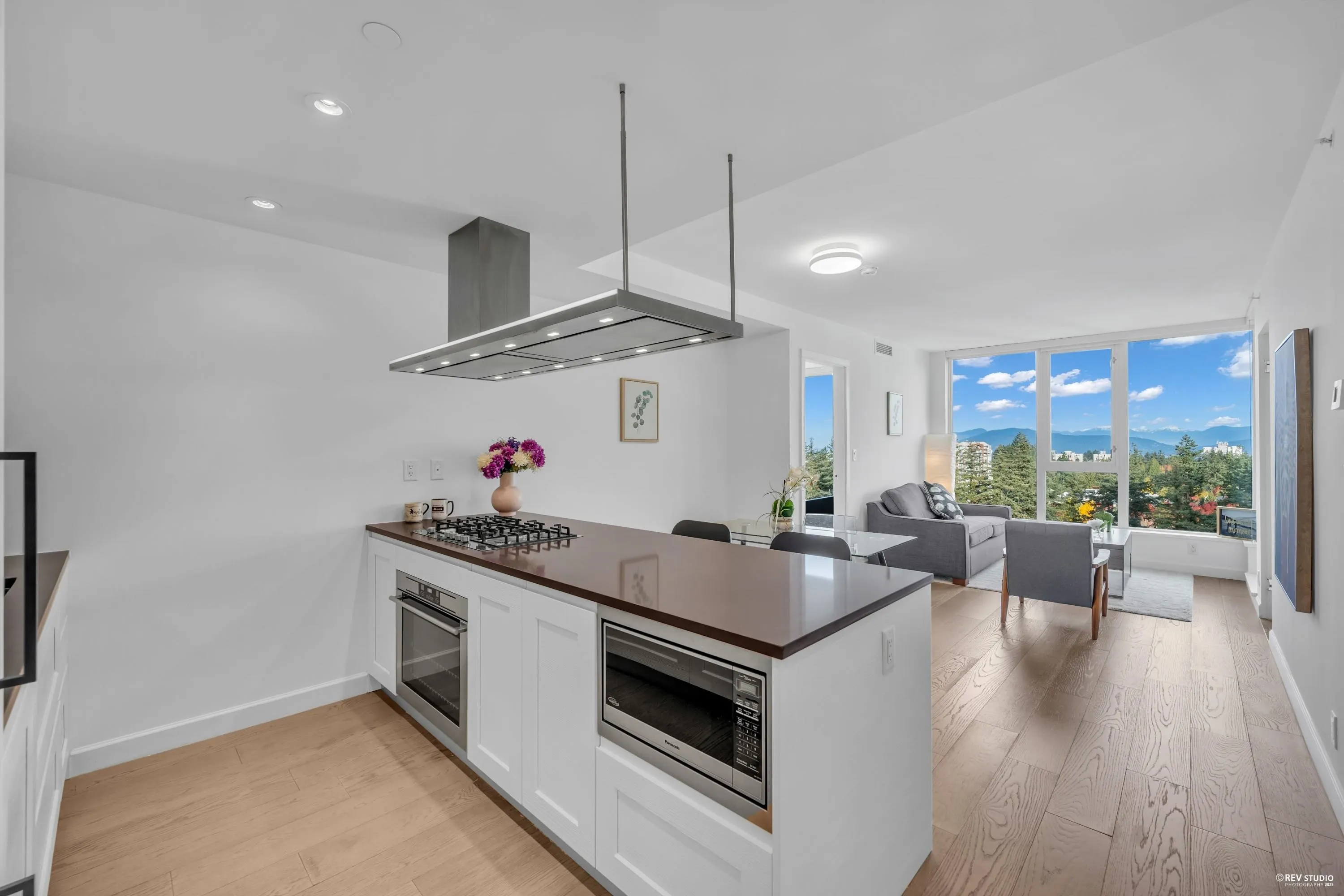 2303 3355 Binning Road