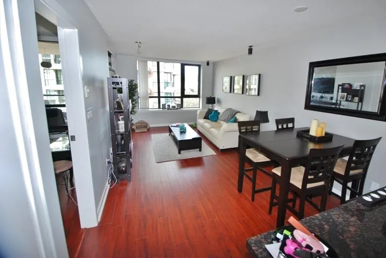 506 1 Renaissance Square