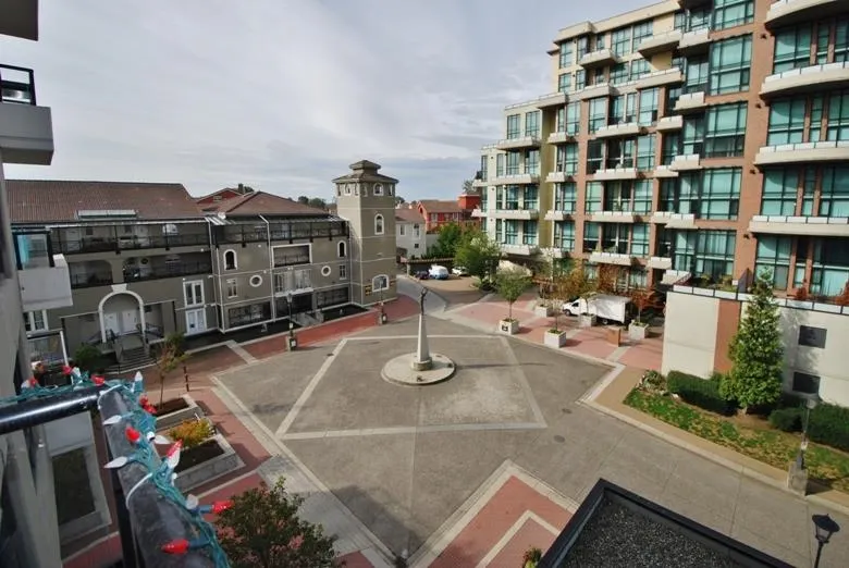 506 1 Renaissance Square