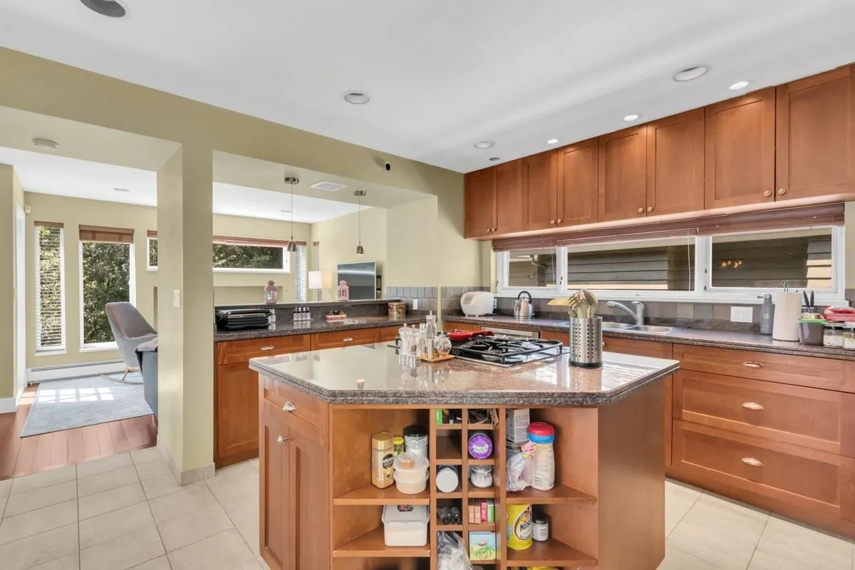 4255 St Pauls Avenue