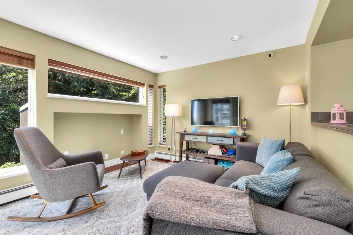 4255 St Pauls Avenue